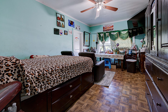 1262 Fedora St-025
