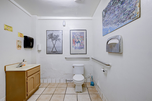 1262 Fedora St-029