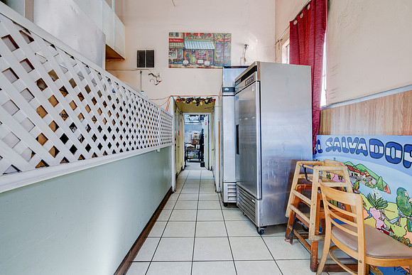 1262 Fedora St-031