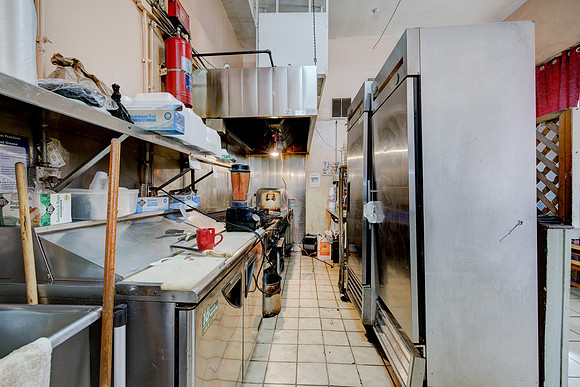 1262 Fedora St-037