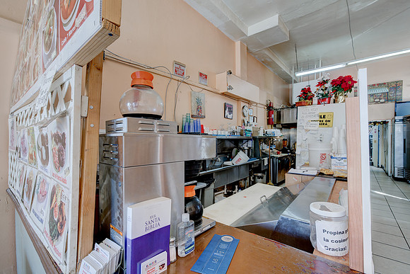 1262 Fedora St-040