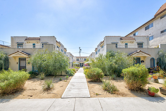 617 N Sycamore Ave-001