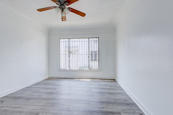 8715 Hooper Interior-015