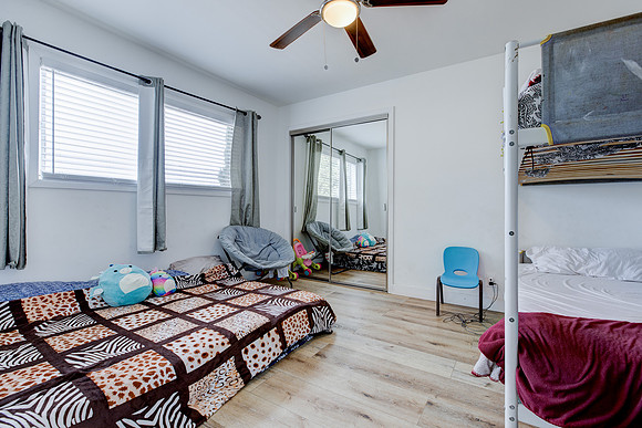 1720 Cerritos Ave-001