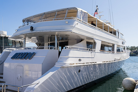 Icon Yacht Sunset Wedding Newport Beach Ca-004