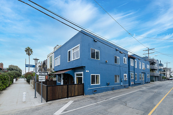 12 25th Place Exterior-001