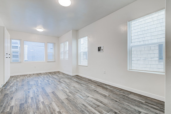 12 25th Place Interior-002