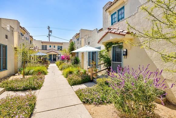 617 N Sycamore Ave-012