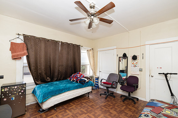 694 S Burlington Ave Interior-001