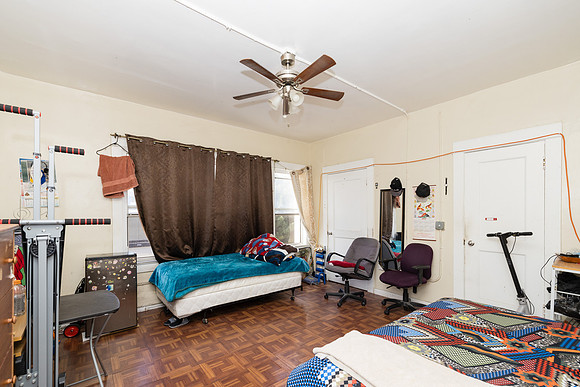 694 S Burlington Ave Interior-002