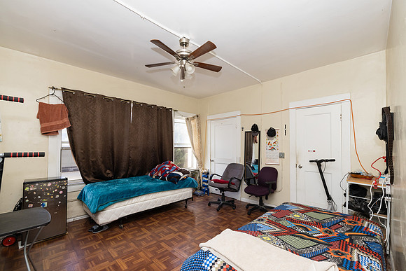 694 S Burlington Ave Interior-003