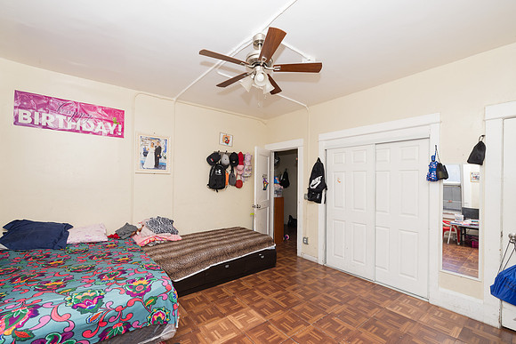 694 S Burlington Ave Interior-008
