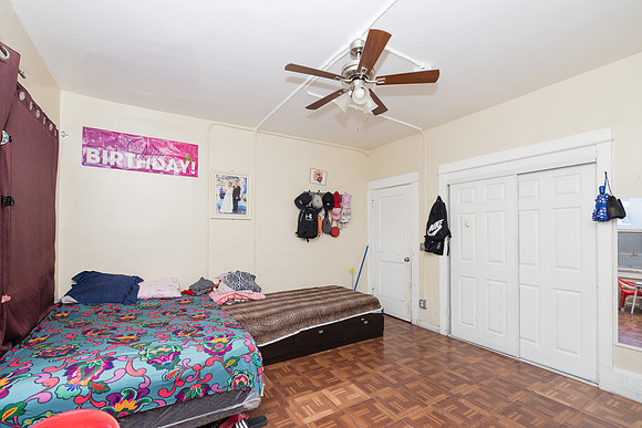 694 S Burlington Ave Interior-010