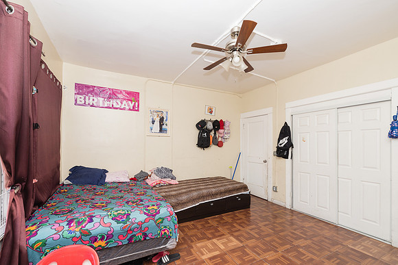 694 S Burlington Ave Interior-009