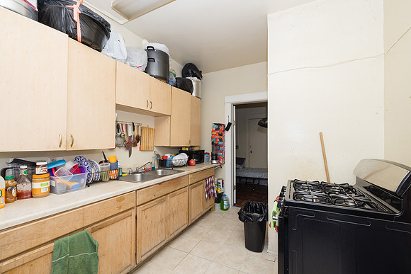 694 S Burlington Ave Interior-012
