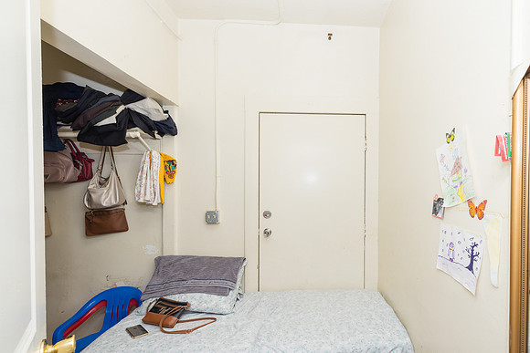 694 S Burlington Ave Interior-018