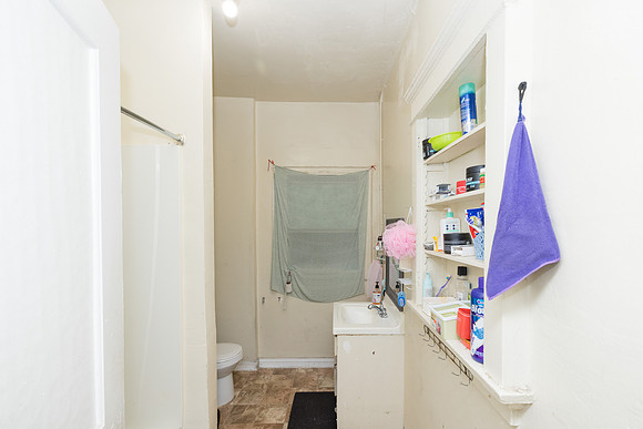 694 S Burlington Ave Interior-021