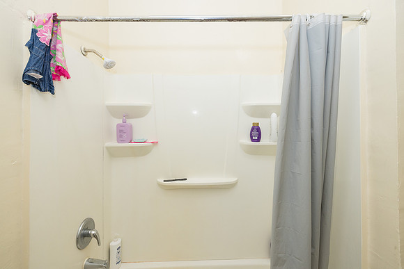 694 S Burlington Ave Interior-025