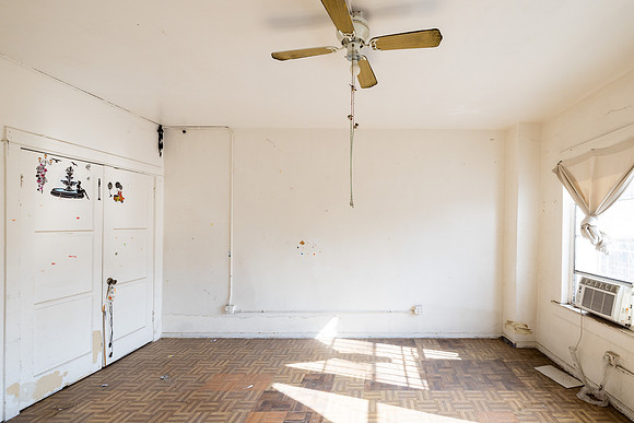 694 S Burlington Ave Interior-027