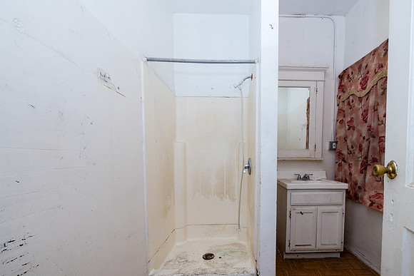 694 S Burlington Ave Interior-034