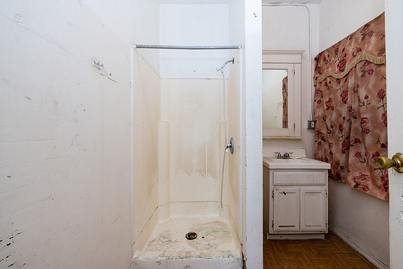 694 S Burlington Ave Interior-035