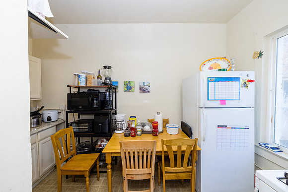 694 S Burlington Ave Interior-040