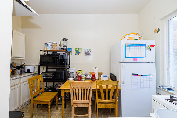 694 S Burlington Ave Interior-041