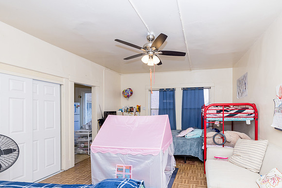 694 S Burlington Ave Interior-047