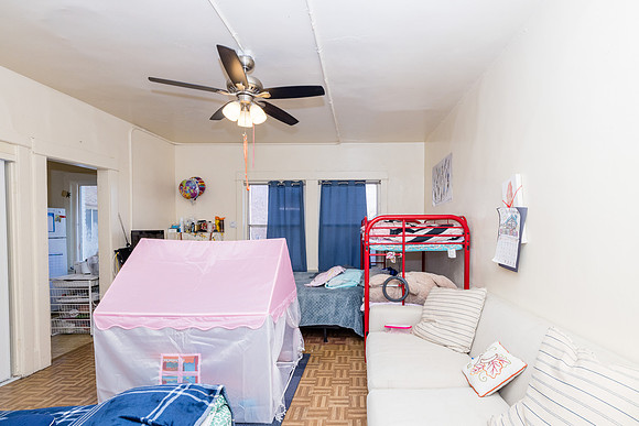 694 S Burlington Ave Interior-048
