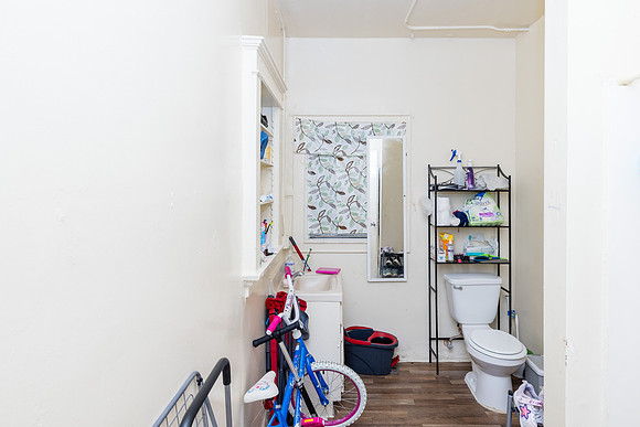694 S Burlington Ave Interior-051