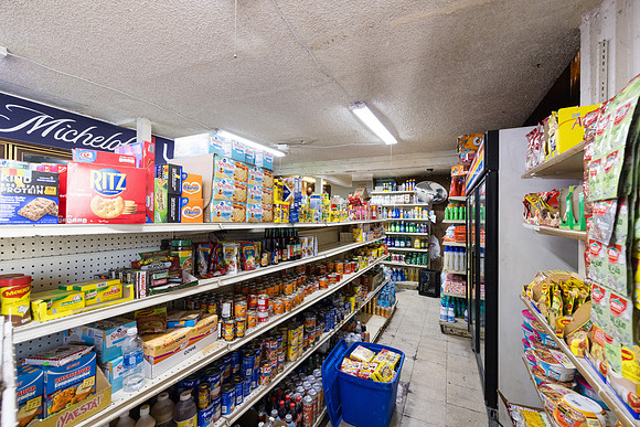 694 S Burlington Ave Interior-068