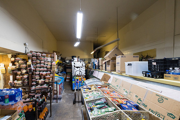 694 S Burlington Ave Interior-070
