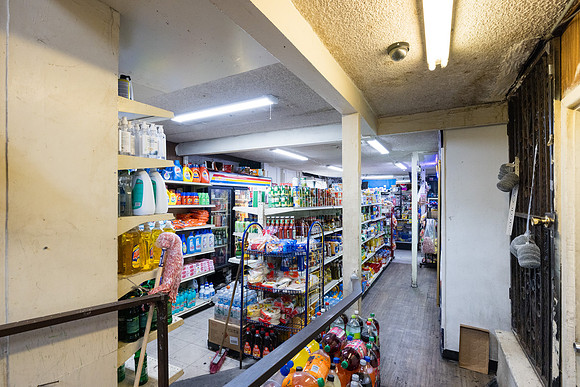 694 S Burlington Ave Interior-072