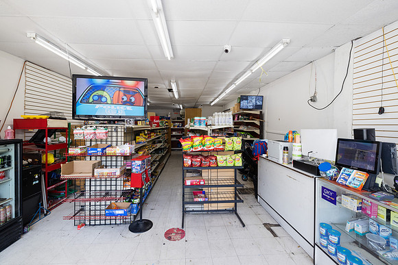 694 S Burlington Ave Interior-076