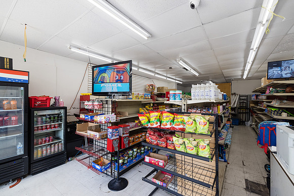 694 S Burlington Ave Interior-077