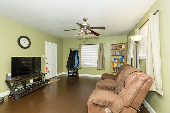 Real Estate Photographer Bellflower 10268 Muroc St-005