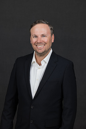 Small - Headshot Phtographers Los Angeles - David England Photography-009