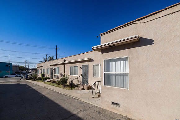 5614 S Hoover Exterior-10