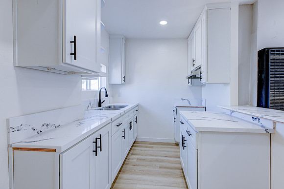 187 W 41st St -012