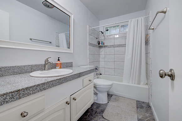 627 Grant St Interior-008