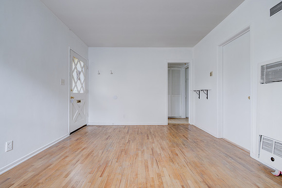 1940-1944 Sixth St Interior-14
