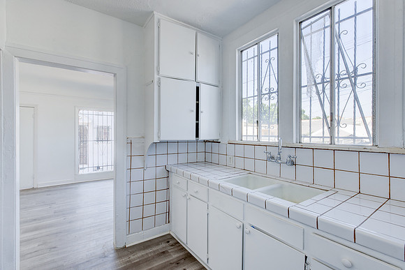 8715 Hooper Interior-009
