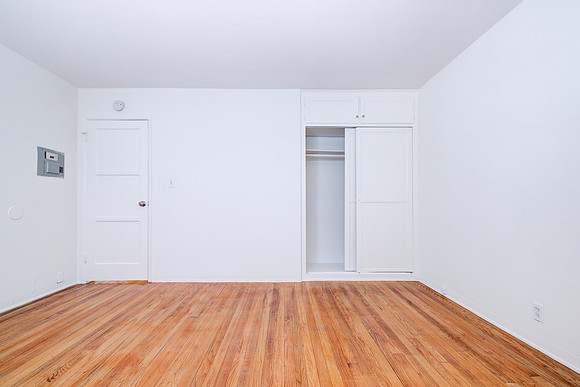 2011 Cedar Ave Long Beach Interior-022