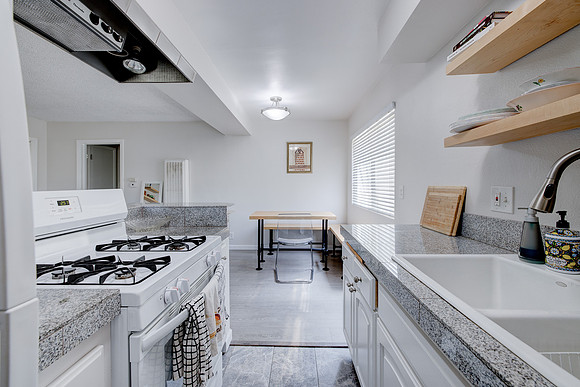 627 Grant St Interior-027
