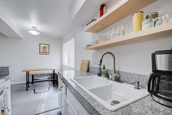 627 Grant St Interior-029
