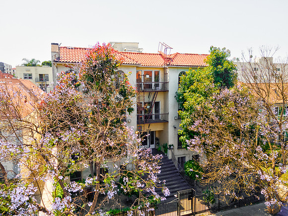 233 S Kenmore-021