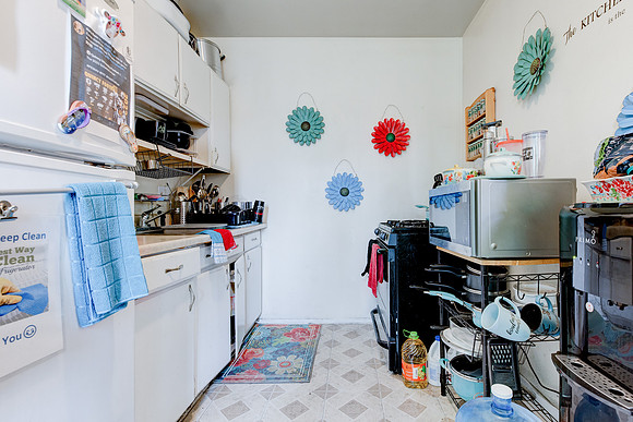 1343 W 96th St-003