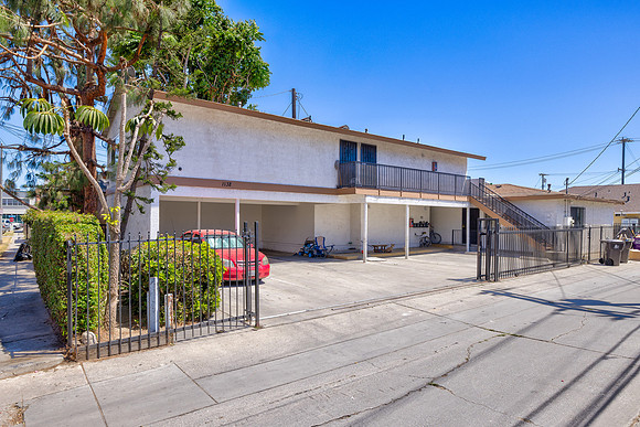 1126 E Arcaida Ct Long Beach Exterior-004