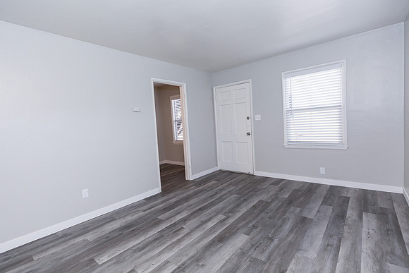 1095 Cherry - Long Beach Real Estate Photographer-45
