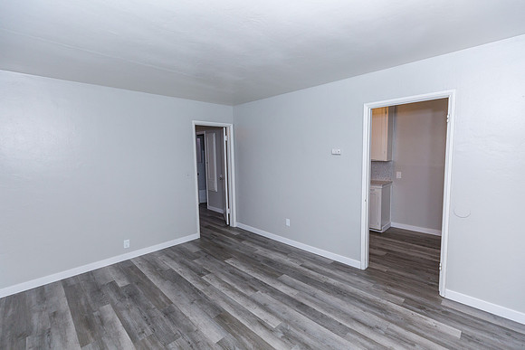 1095 Cherry - Long Beach Real Estate Photographer-16